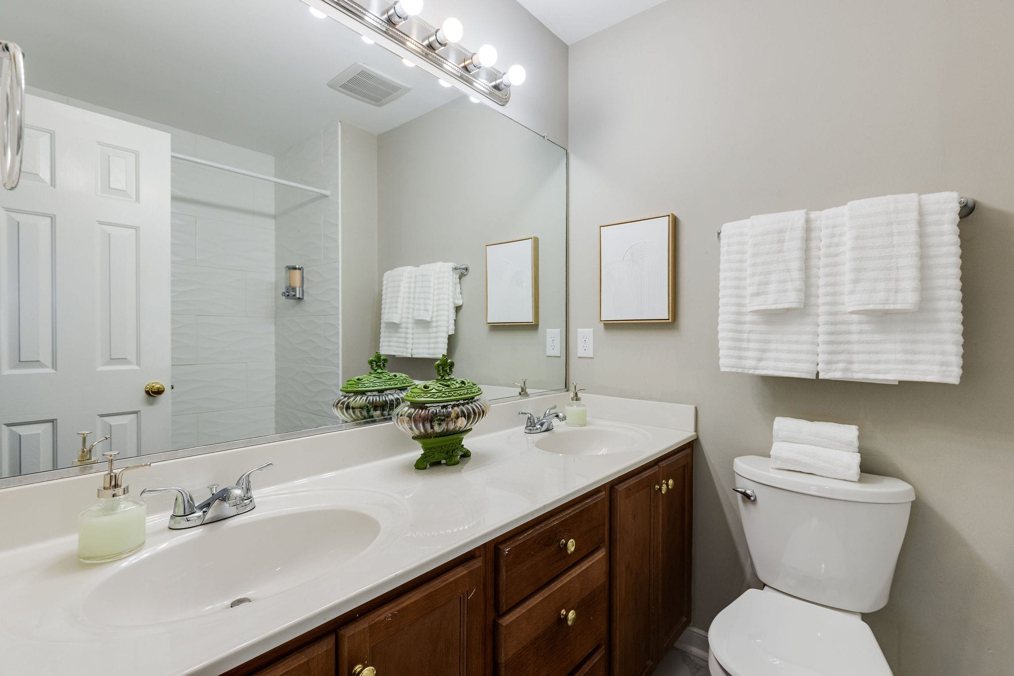 bathroom white walls